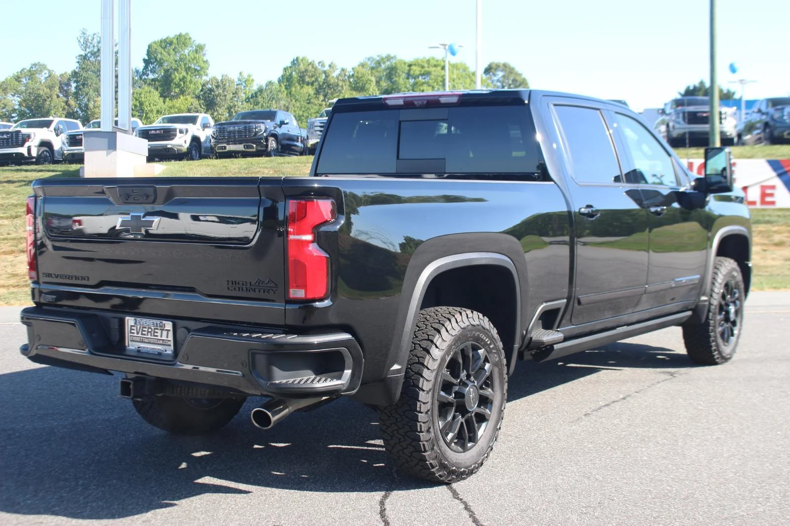 Used 2025 Black Chevrolet High Country image 7