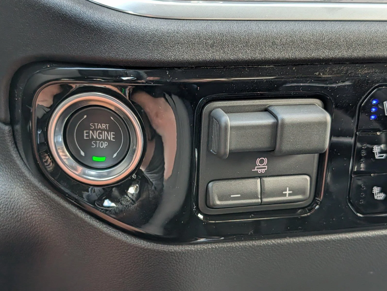 New 2026 Summit White GMC SLT image 23