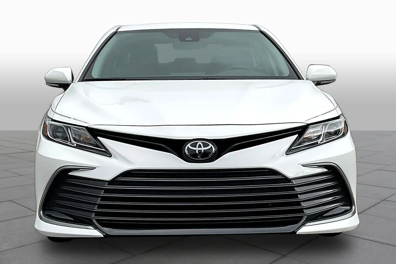 Used 2024 Ice Cap Toyota LE image 4