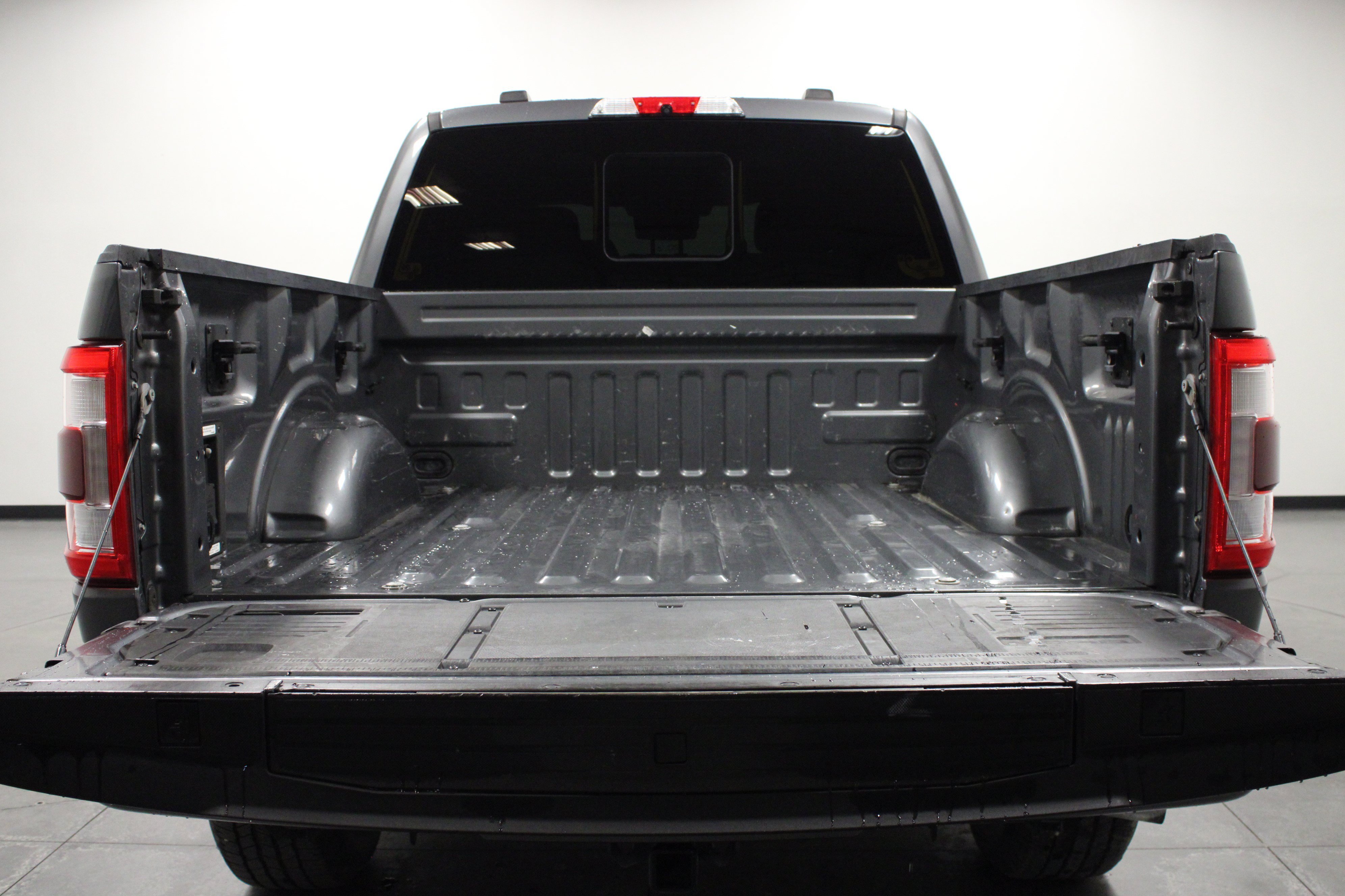 Used 2021 Carbonized Gray Metallic Ford LARIAT image 14