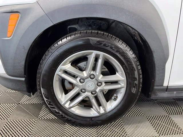 Used 2019 White Hyundai SE image 11