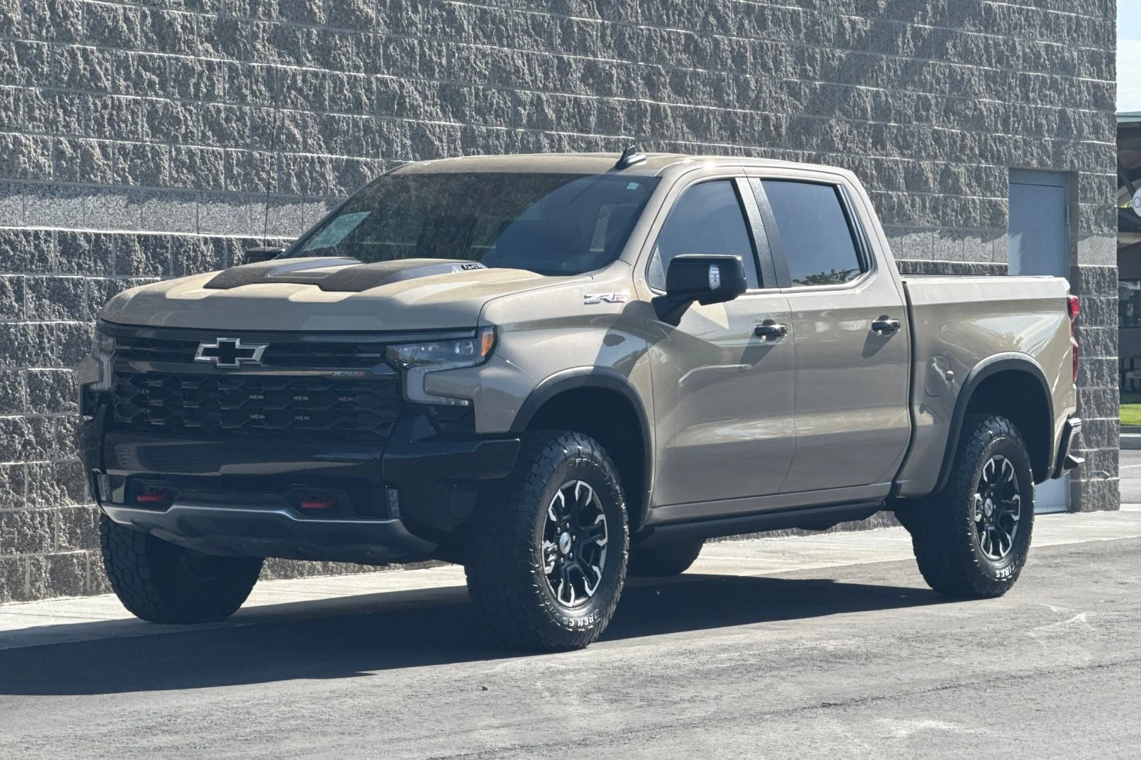 Used 2023 Sand Dune Metallic Chevrolet ZR2 image 7
