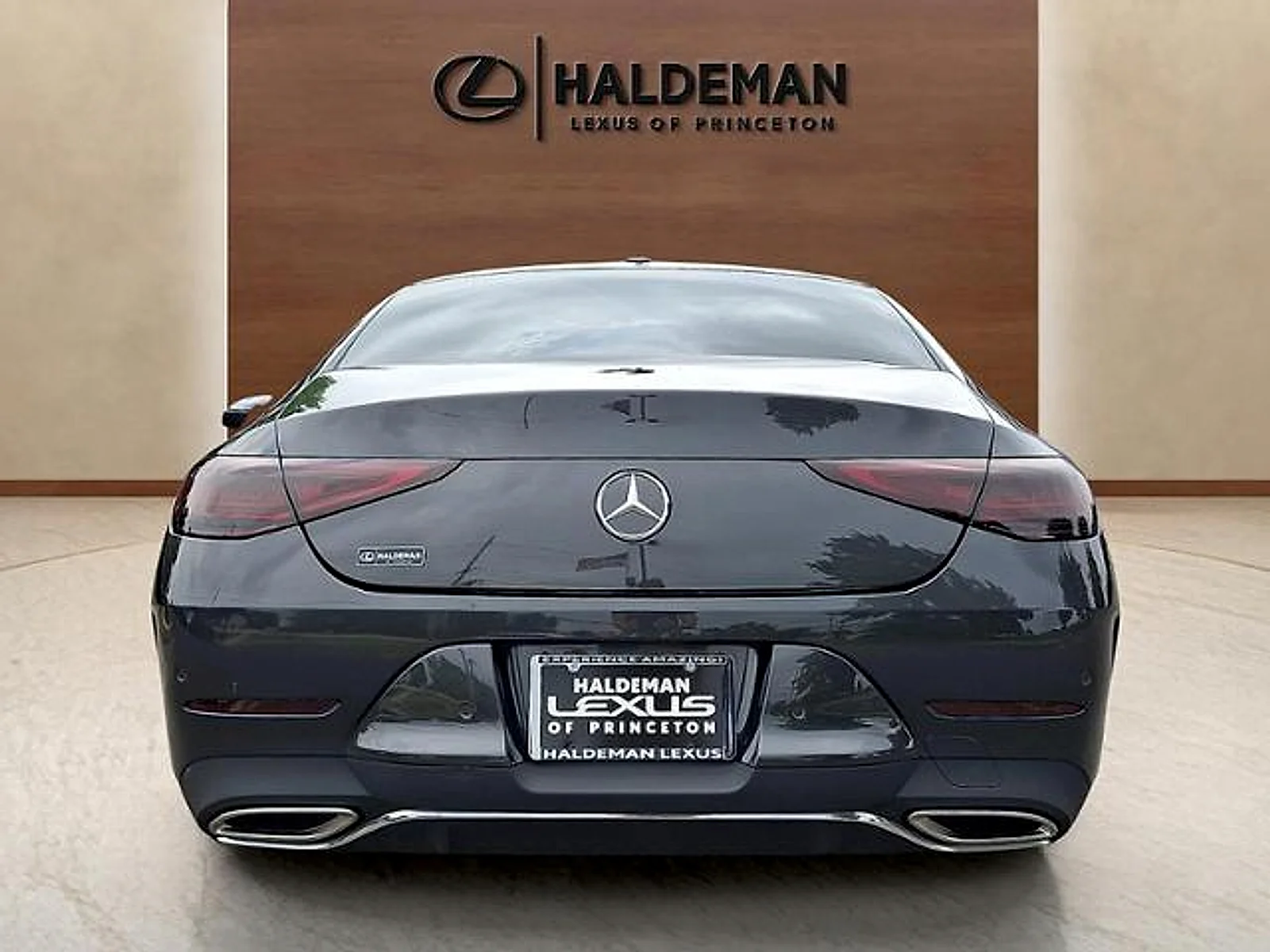 Used 2022 Obsidian Black Metallic Mercedes-Benz 4MATIC® image 5