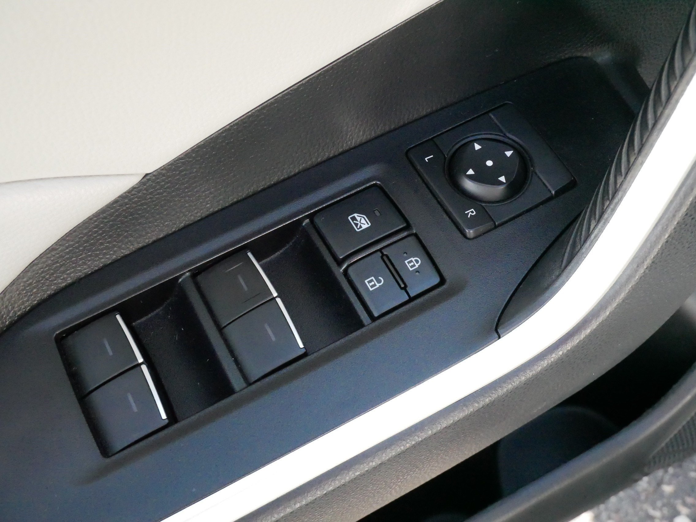 Certified Used 2022 White Toyota XLE image 16