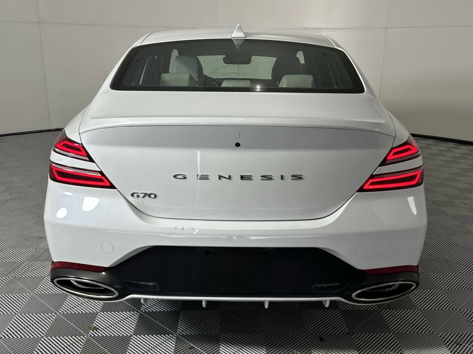 Used 2025 White Genesis 2.5T image 7