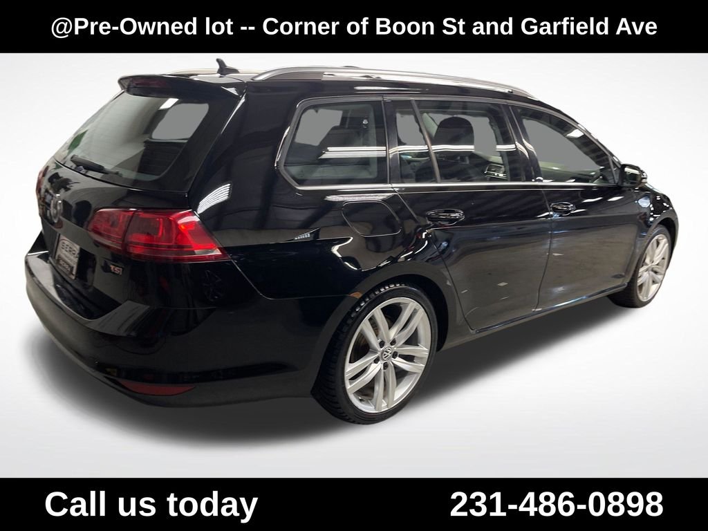 Used 2015  Volkswagen SEL image 9