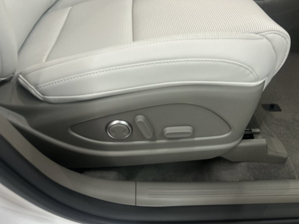 Used 2026 White Pearl Hyundai Limited image 19