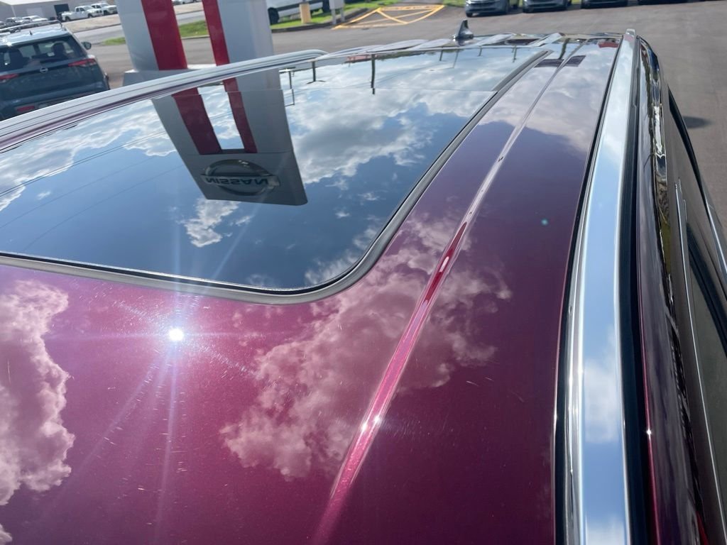 Used 2021 Red Lincoln Reserve image 6