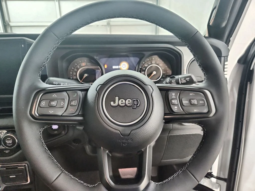 New 2026 Bright White Clearcoat Jeep Sport RHD image 21