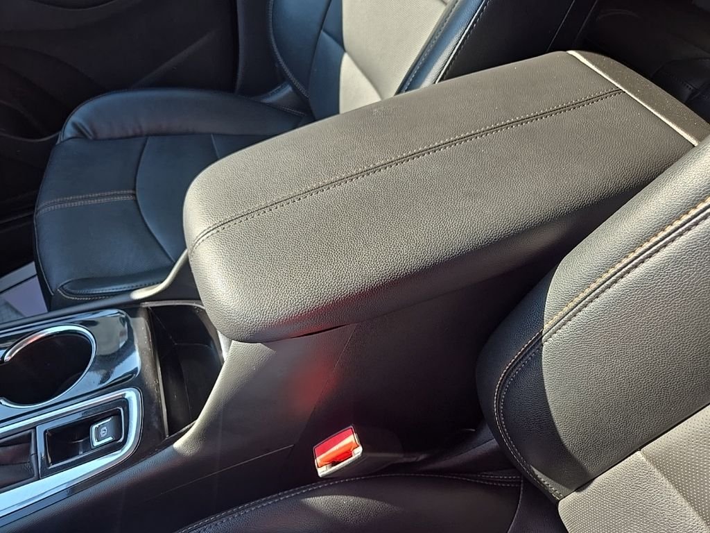Used 2023 White Chevrolet Premier image 60