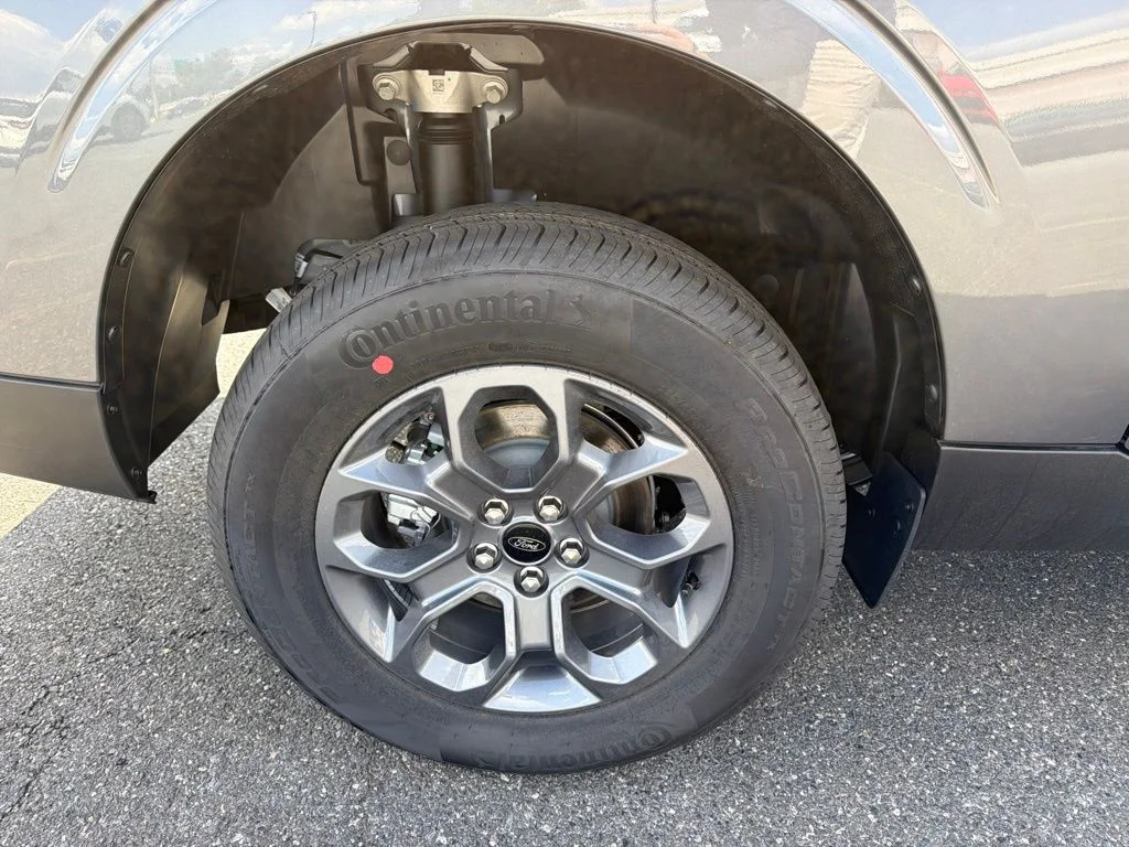 New 2026 Carbonized Gray Metallic Ford XLT image 5
