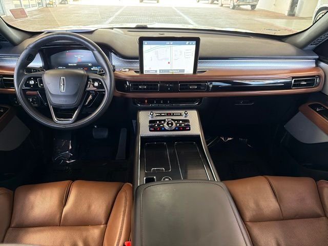 Used 2022 White Lincoln Grand Touring image 18