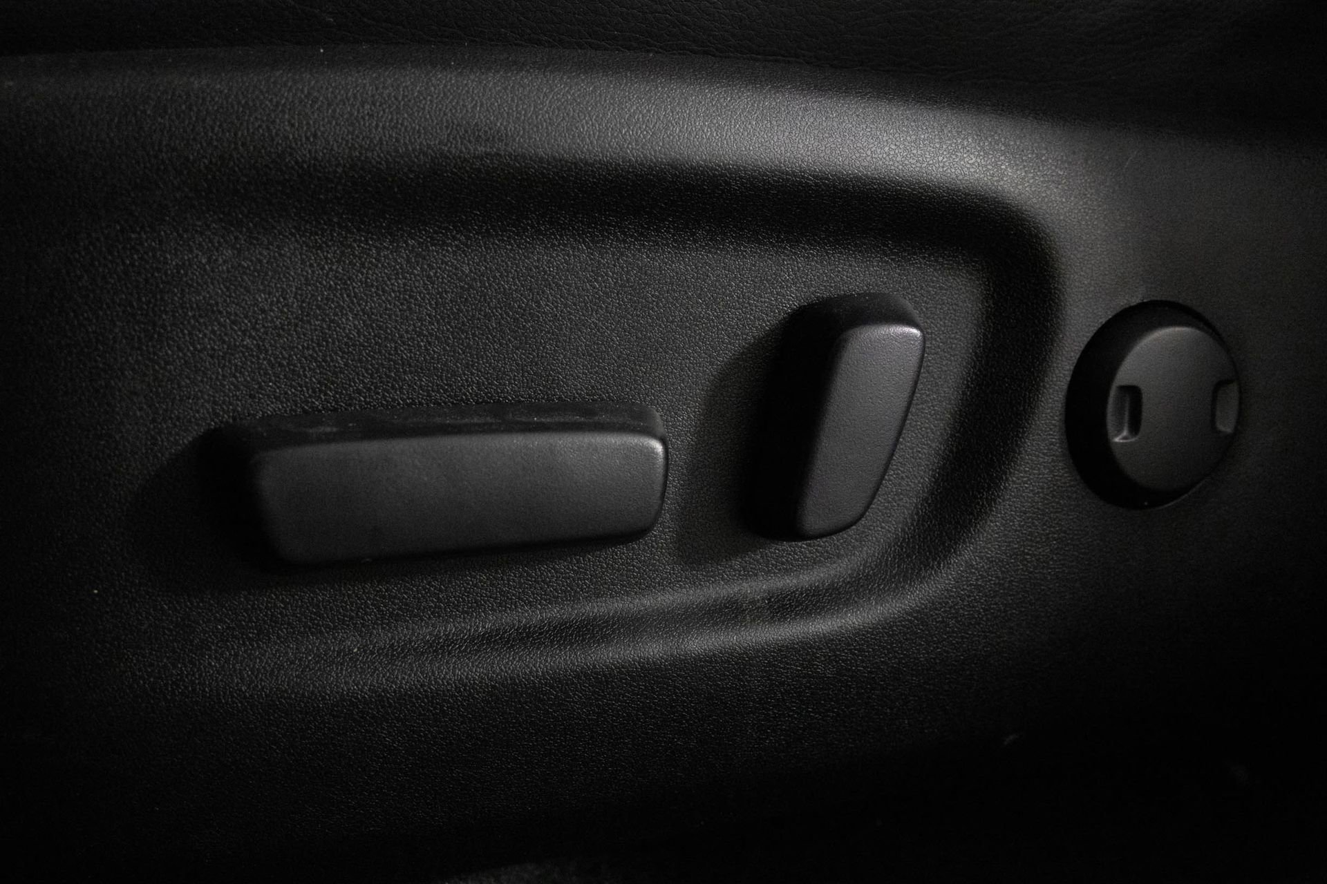 2018 TOYOTA RAV4 - Image 18