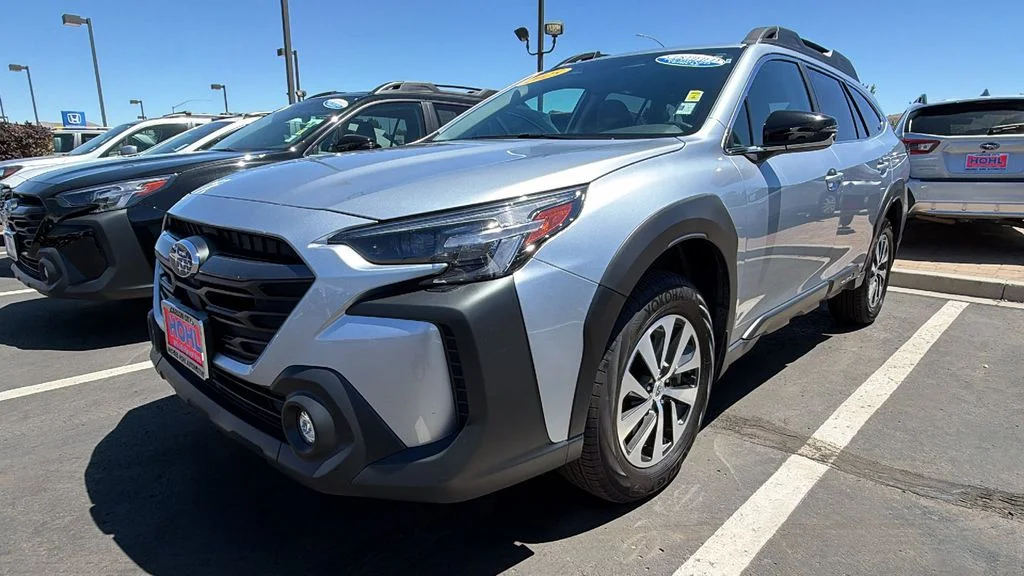 Certified Used 2025 Ice Silver Metallic Subaru Premium image 4