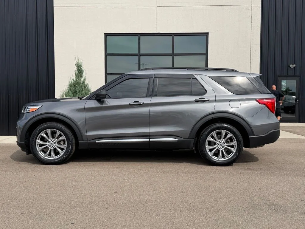 Used 2023 Gray Ford XLT image 2