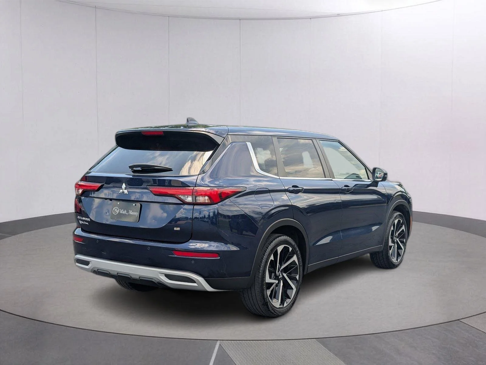 Used 2024 Cosmic Blue Metallic Mitsubishi SE image 5