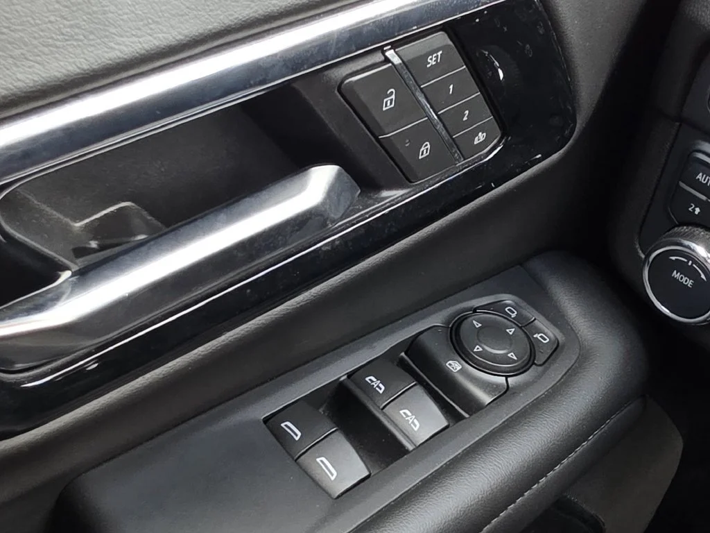 Used 2025 Black Chevrolet LT image 28