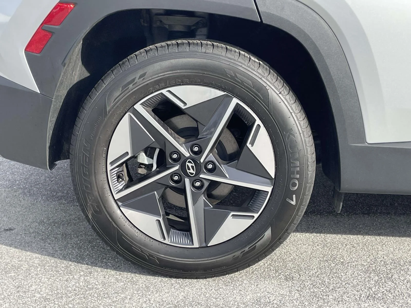 Used 2025 Shimmering Silver Hyundai SEL image 30