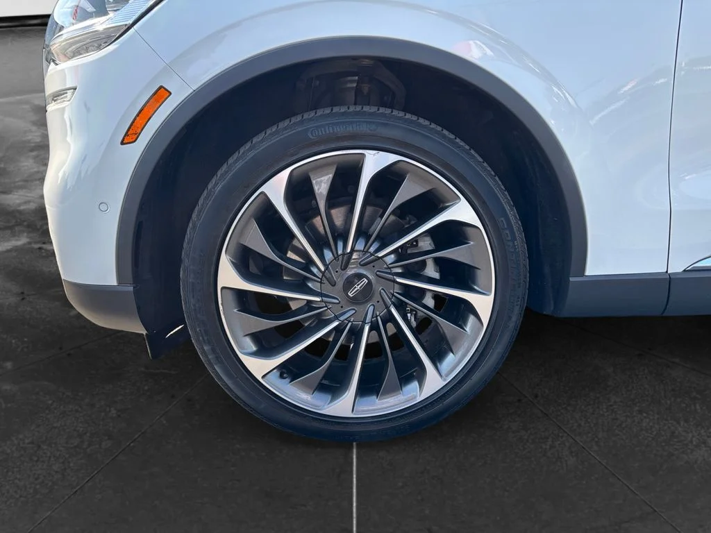 Used 2020 White Metallic Lincoln Reserve image 14