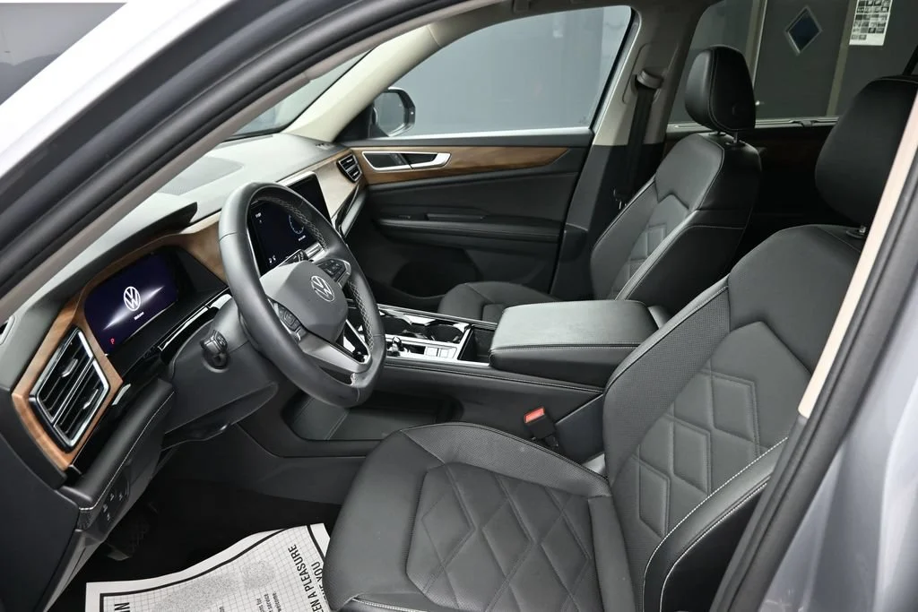 Used 2024 Silver Volkswagen 2.0T SE w/Technology image 11