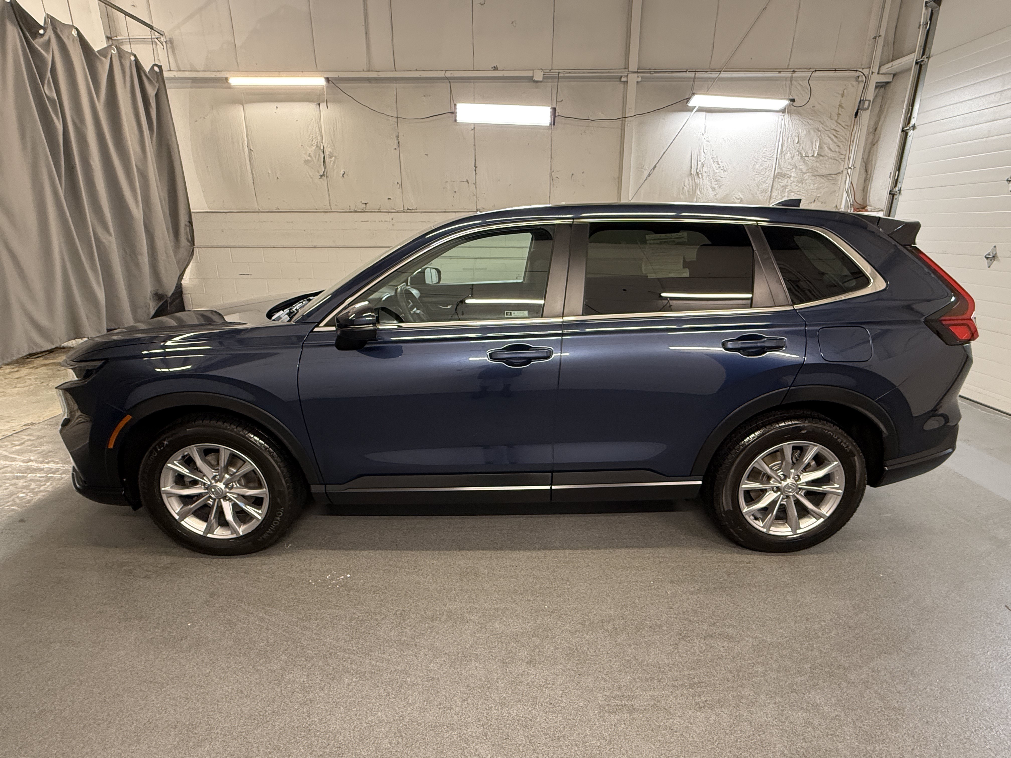 Used 2023 Still Night Pearl Honda EX image 5