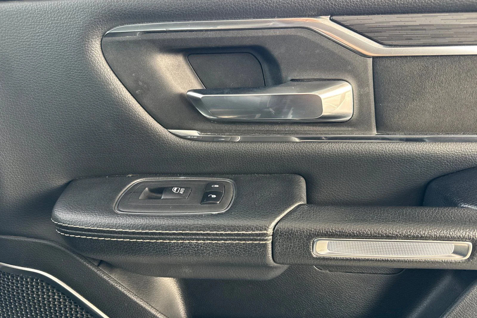 2024 RAM Ram 1500 Pickup Laramie - Photo 24