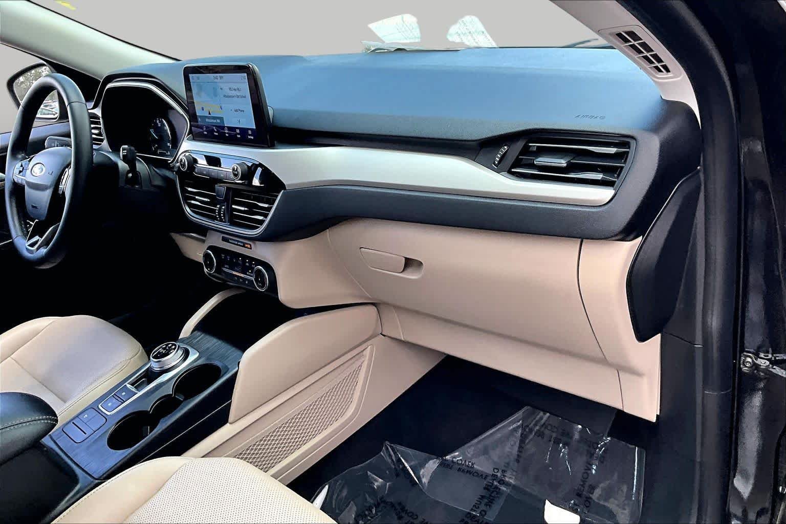 Used 2022 Agate Black Metallic Ford SEL Hybrid image 16