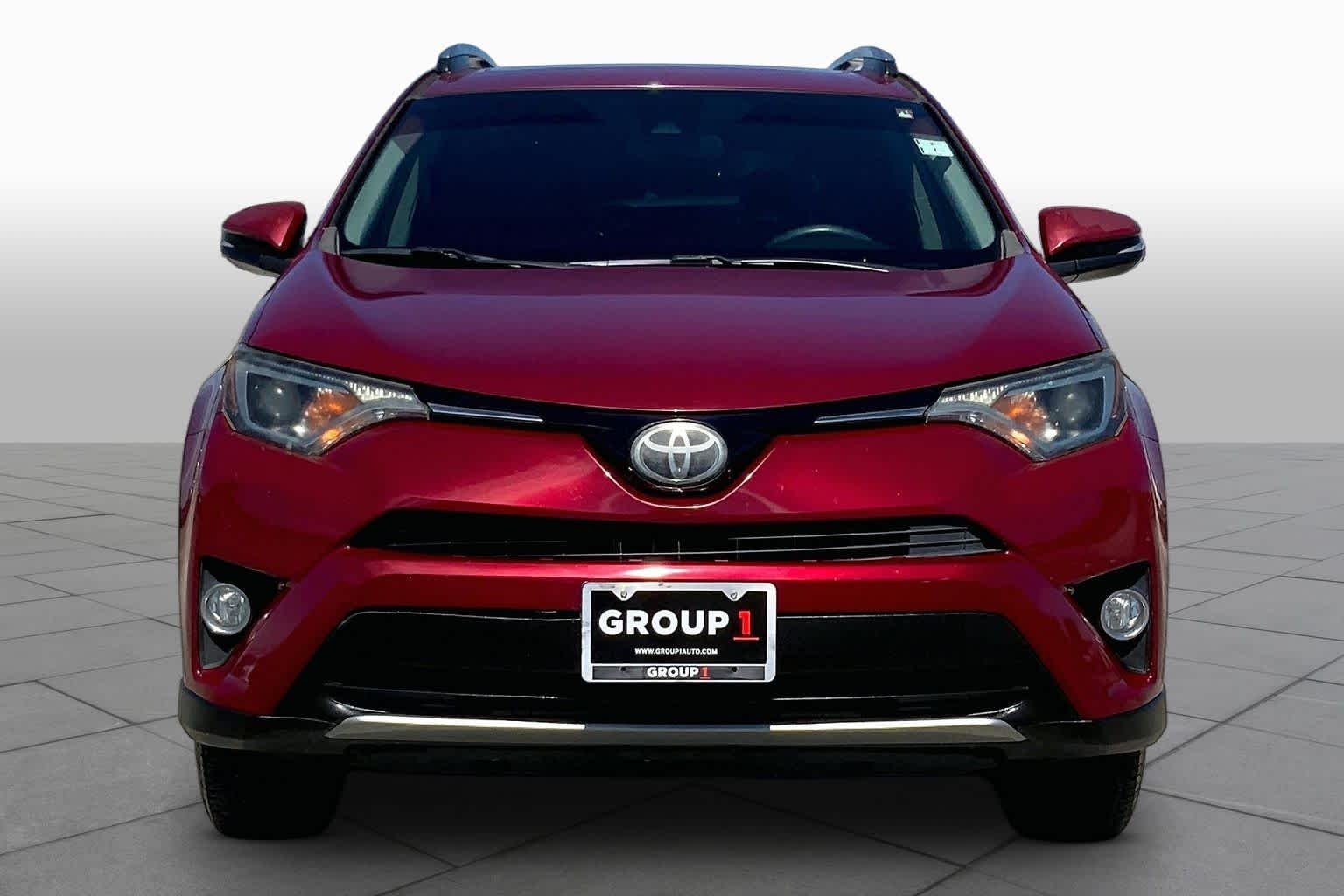 Used 2018 Ruby Flare Pearl Toyota XLE image 4