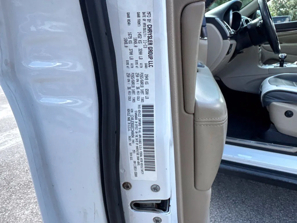 Used 2014 Bright White Clearcoat Jeep Limited image 14
