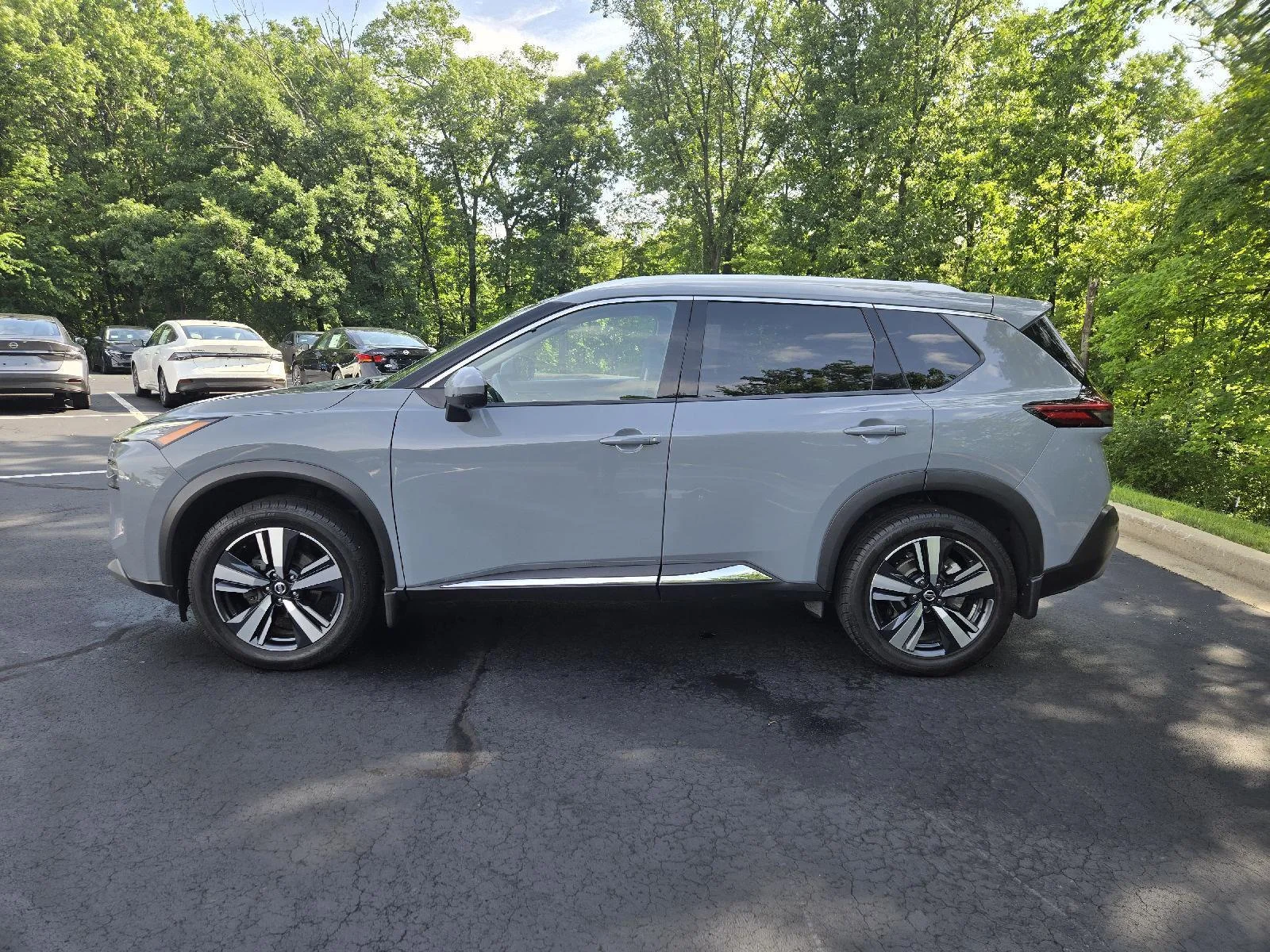 Used 2021 Boulder Gray Pearl Nissan SL image 5