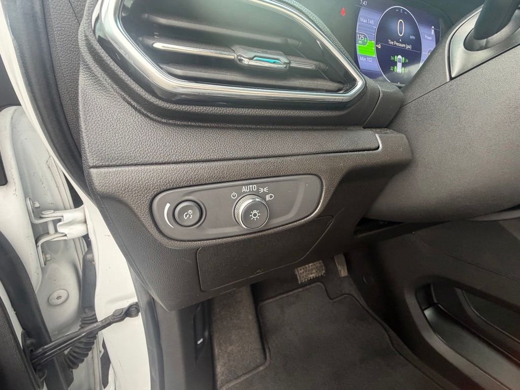 Used 2022 White Chevrolet 1LT image 16