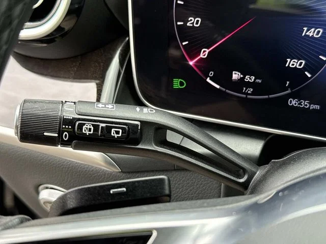 Used 2024  Mercedes-Benz GLC 300 image 36