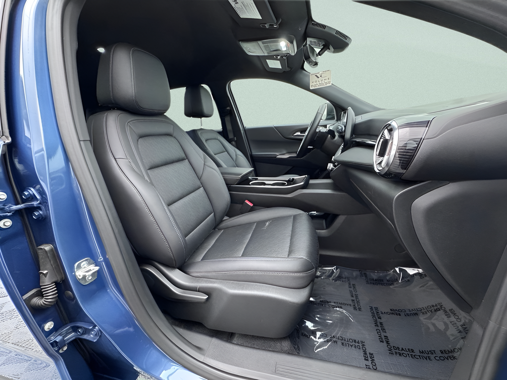 Used 2025 Lakeshore Blue Chevrolet LT image 33
