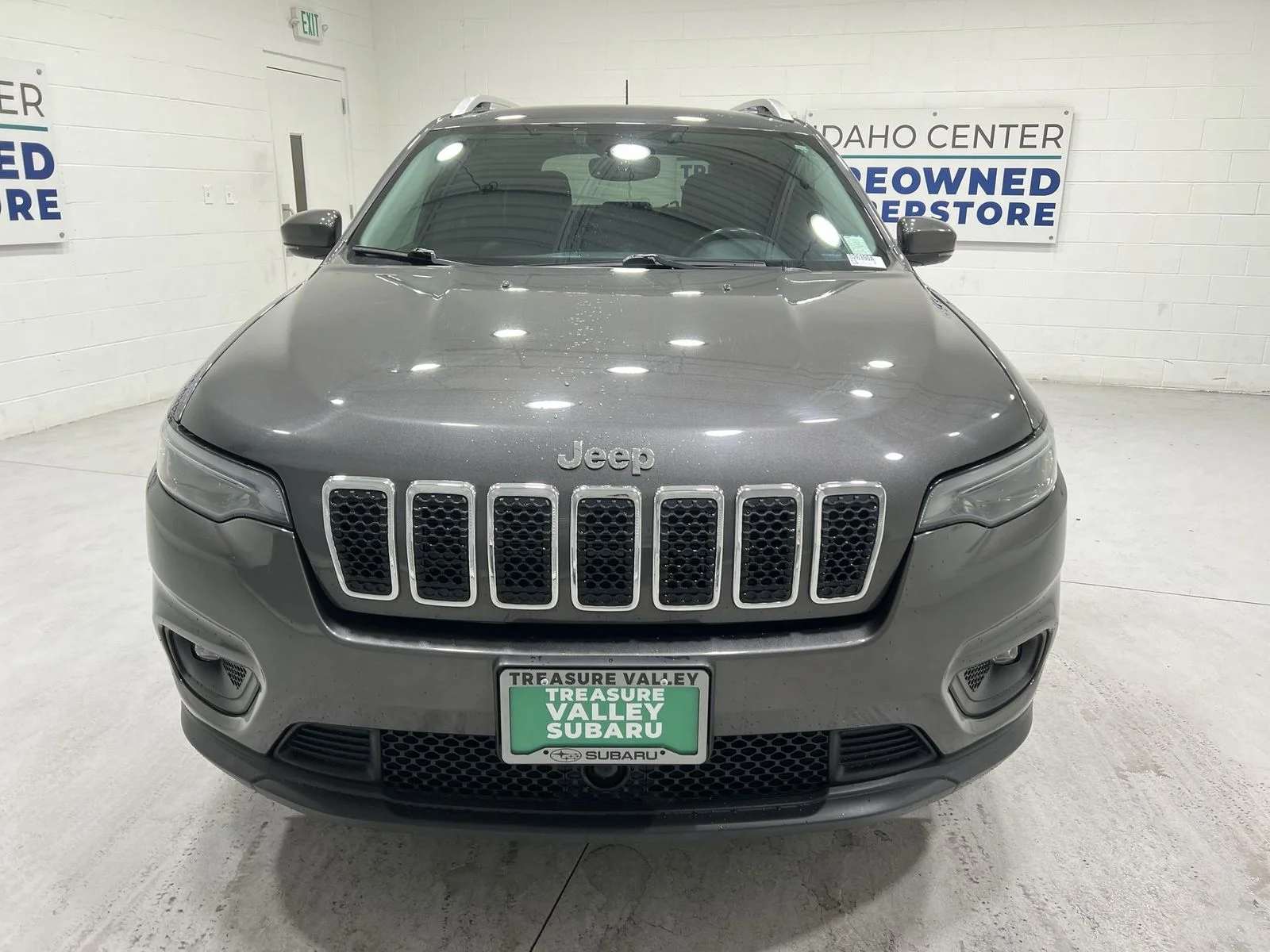 Used 2020 Gray Jeep Latitude Plus image 3