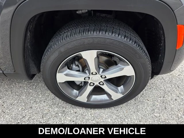 New 2026 Baltic Gray Metallic Clear-Coat Exterior Paint Jeep Limited image 17