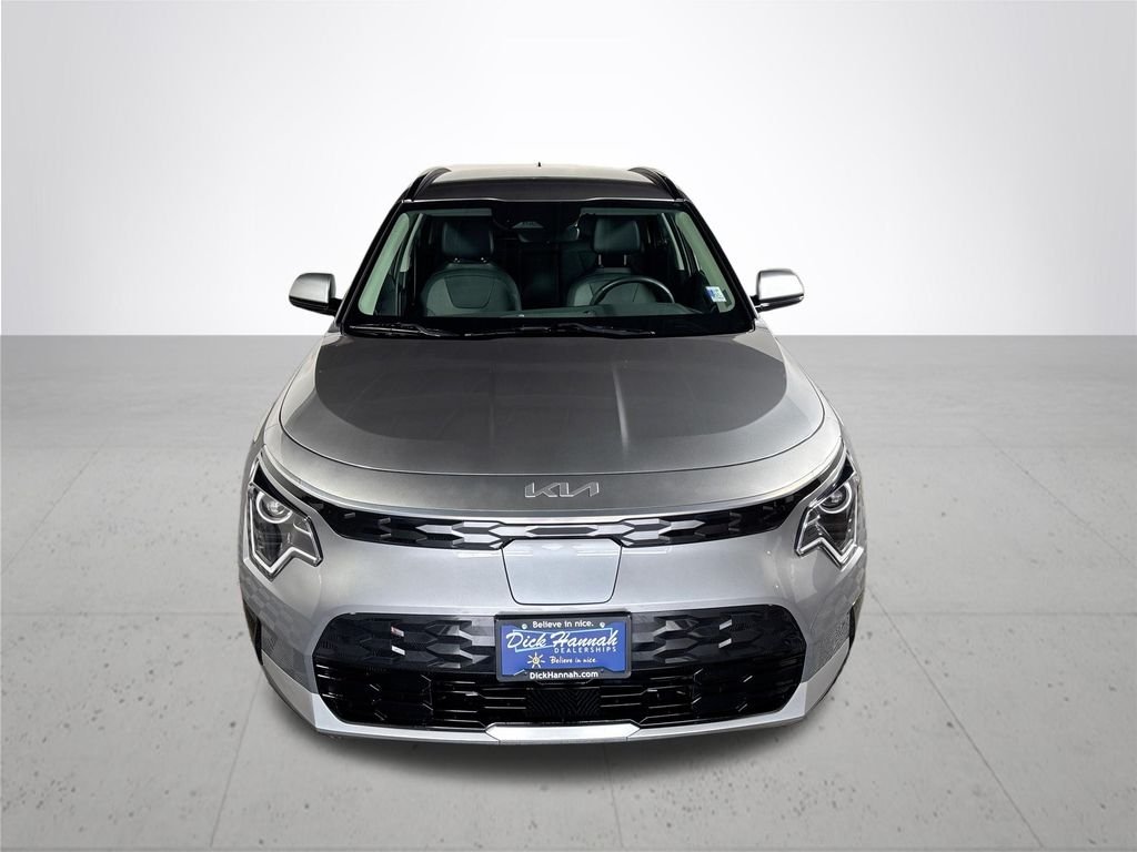 Used 2023 Steel Gray Kia Wind image 3