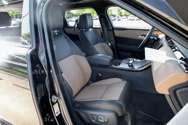 New 2026 Santorini Black Metallic Land Rover Autobiography image 38