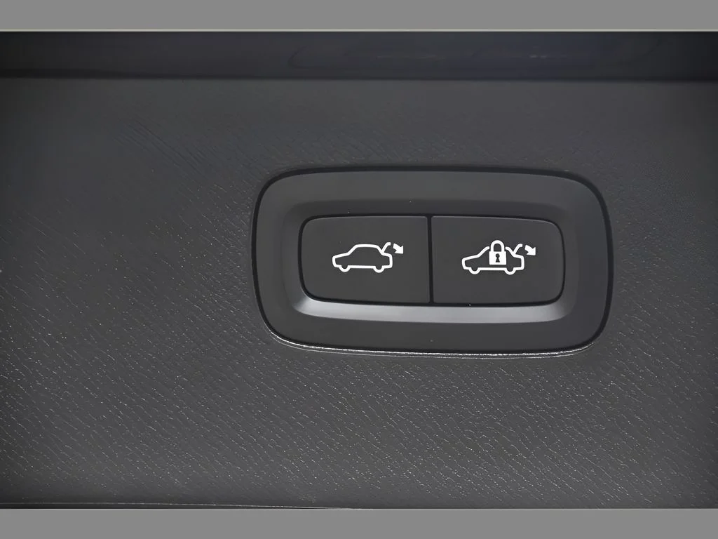 Certified Used 2023 Onyx Black Metallic Volvo Plus image 26