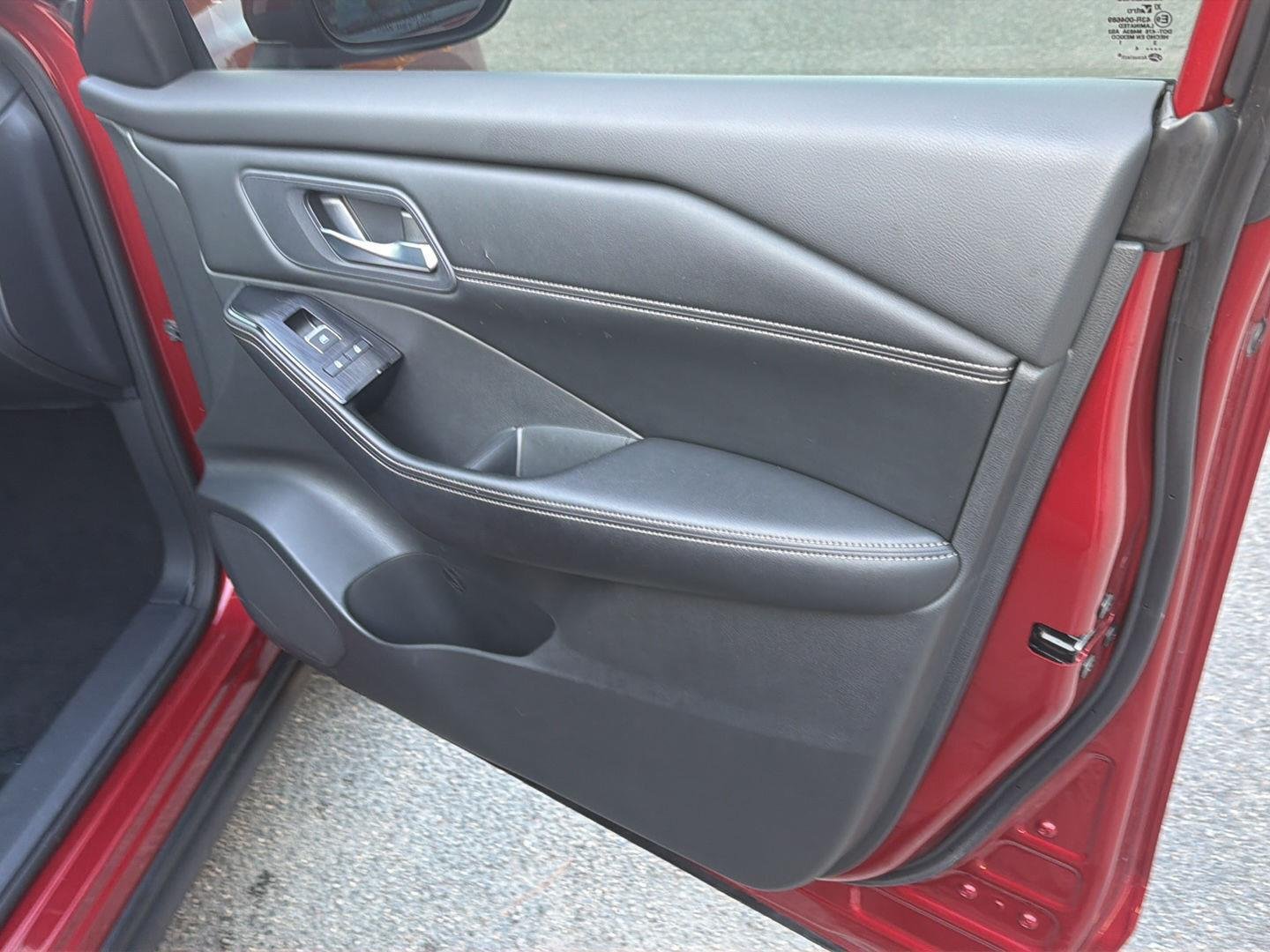 Used 2024 Scarlet Ember Tintcoat Nissan SL image 14