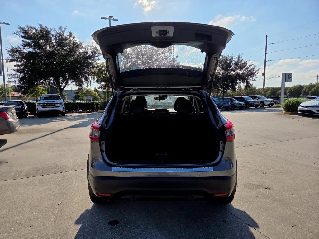 Used 2021 Gray Nissan SV image 27
