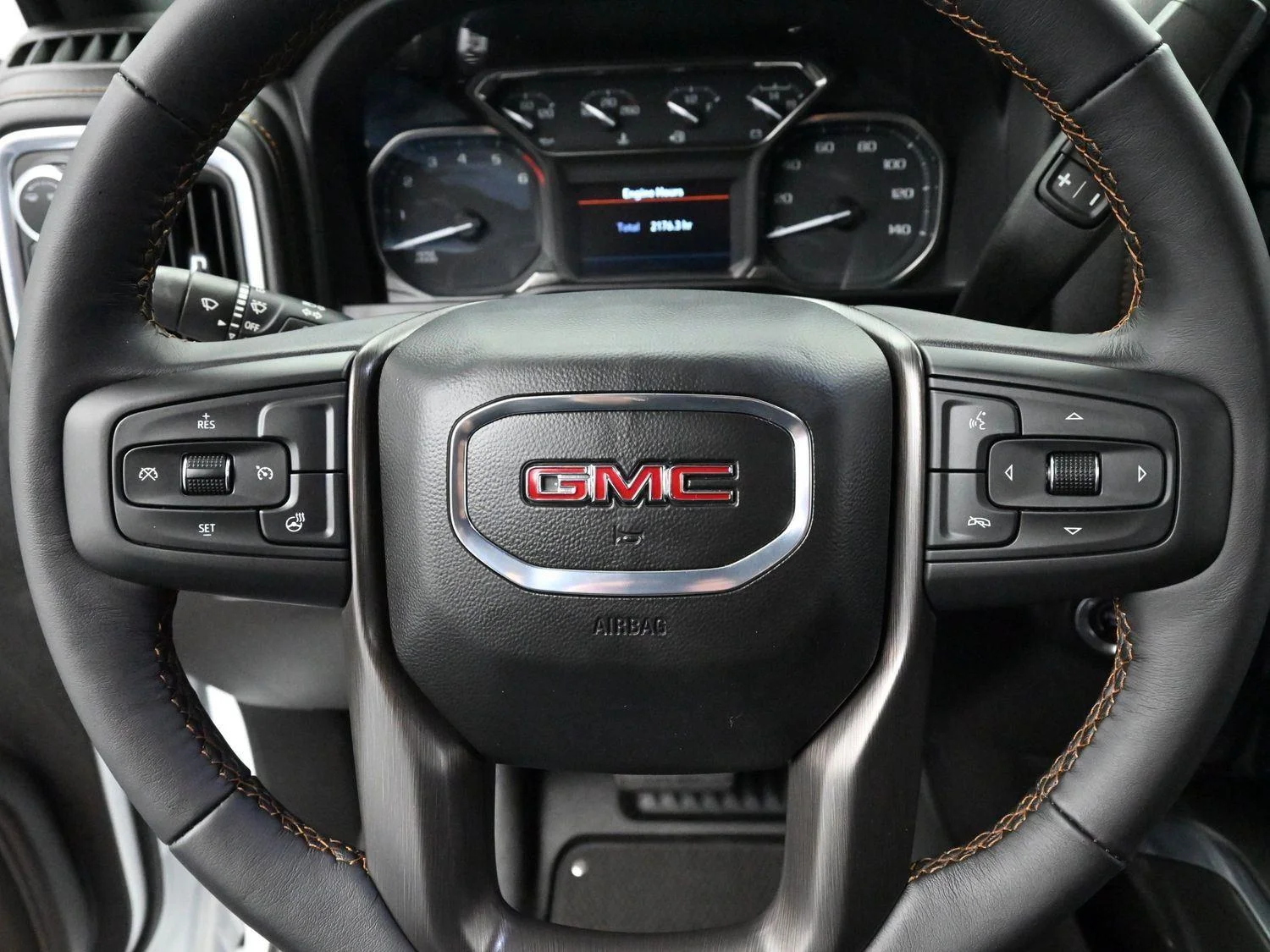 Used 2022 Summit White GMC AT4 image 17
