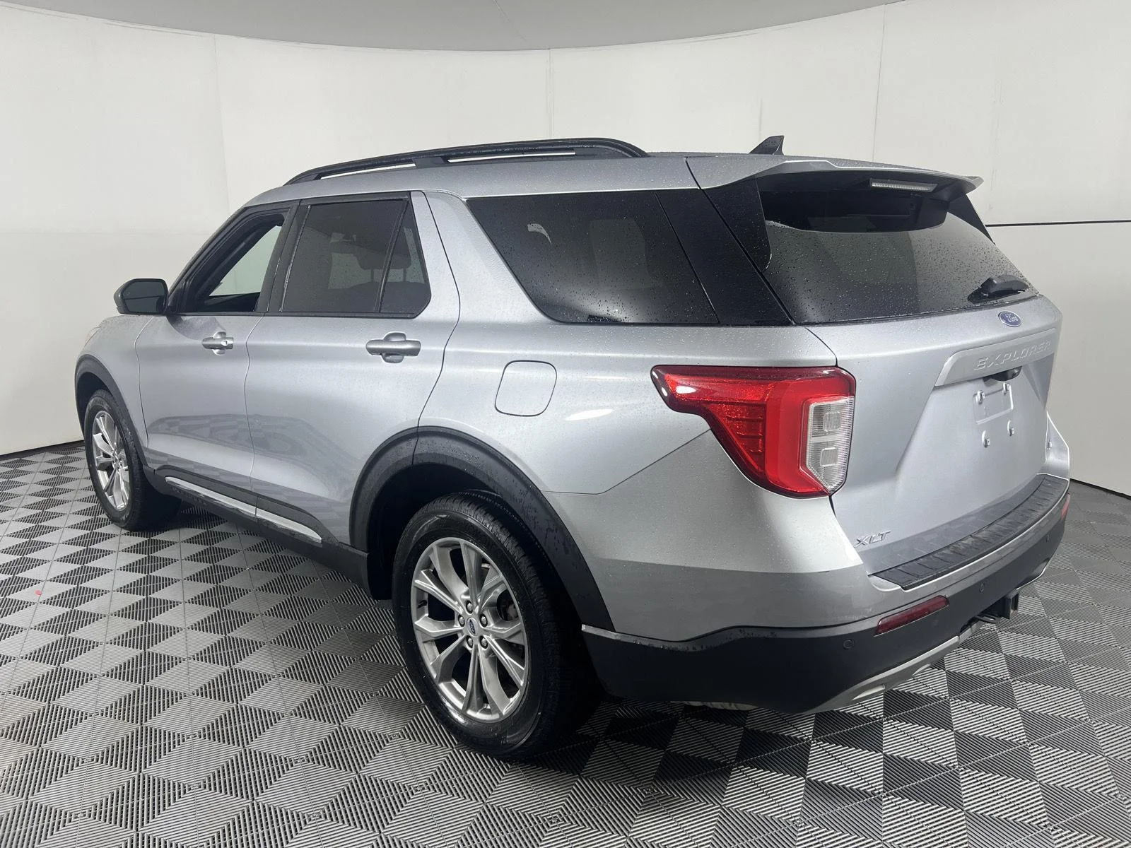 Used 2023 Iconic Silver Ford XLT image 9