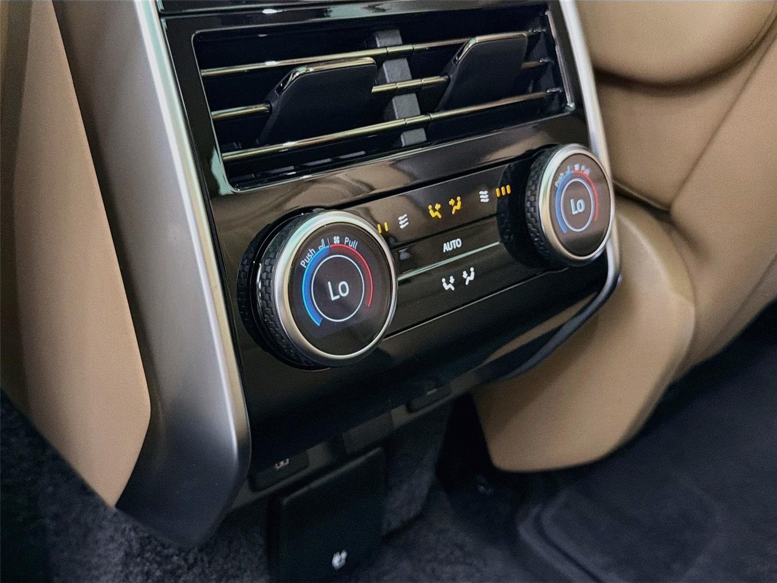 New 2026 Fuji White Land Rover SE image 26