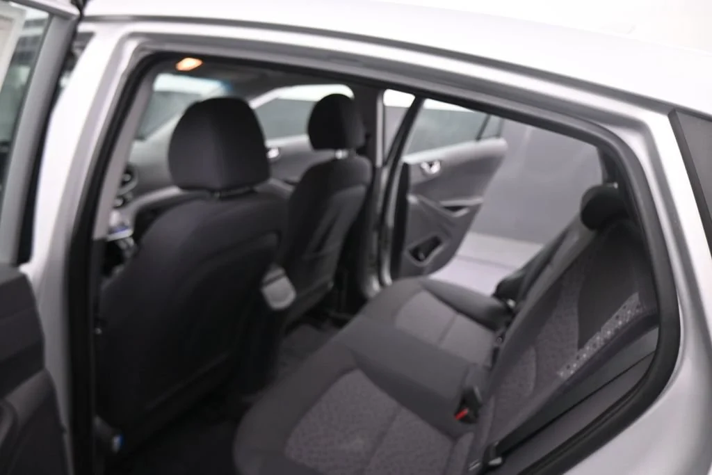 Used 2018 Silver Hyundai Blue image 42