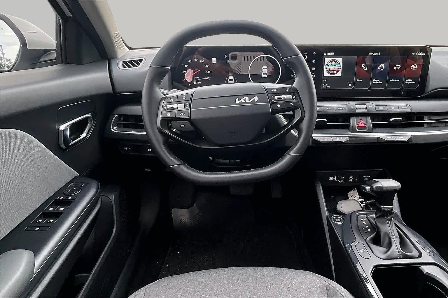 Used 2025 Snow White Pearl Kia EX image 8