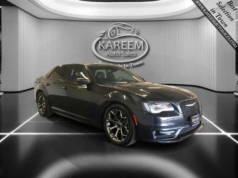 Used 2018 Maximum Steel Metallic Clearcoat Chrysler 300S image 3
