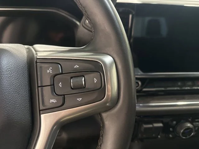 Used 2025 Summit White Chevrolet LTZ image 19