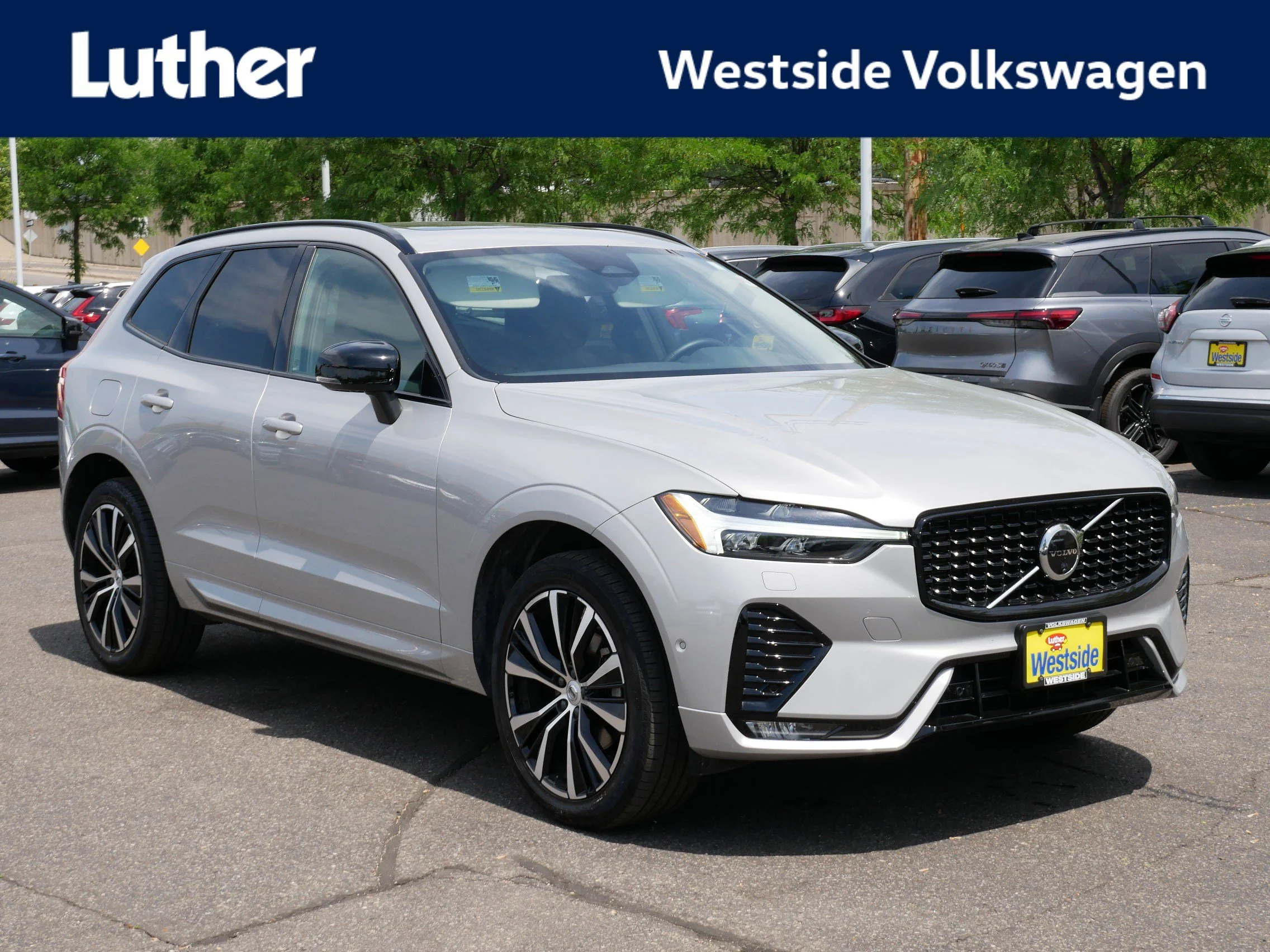 2025 Volvo XC60 B5 Plus Dark AWD's photo