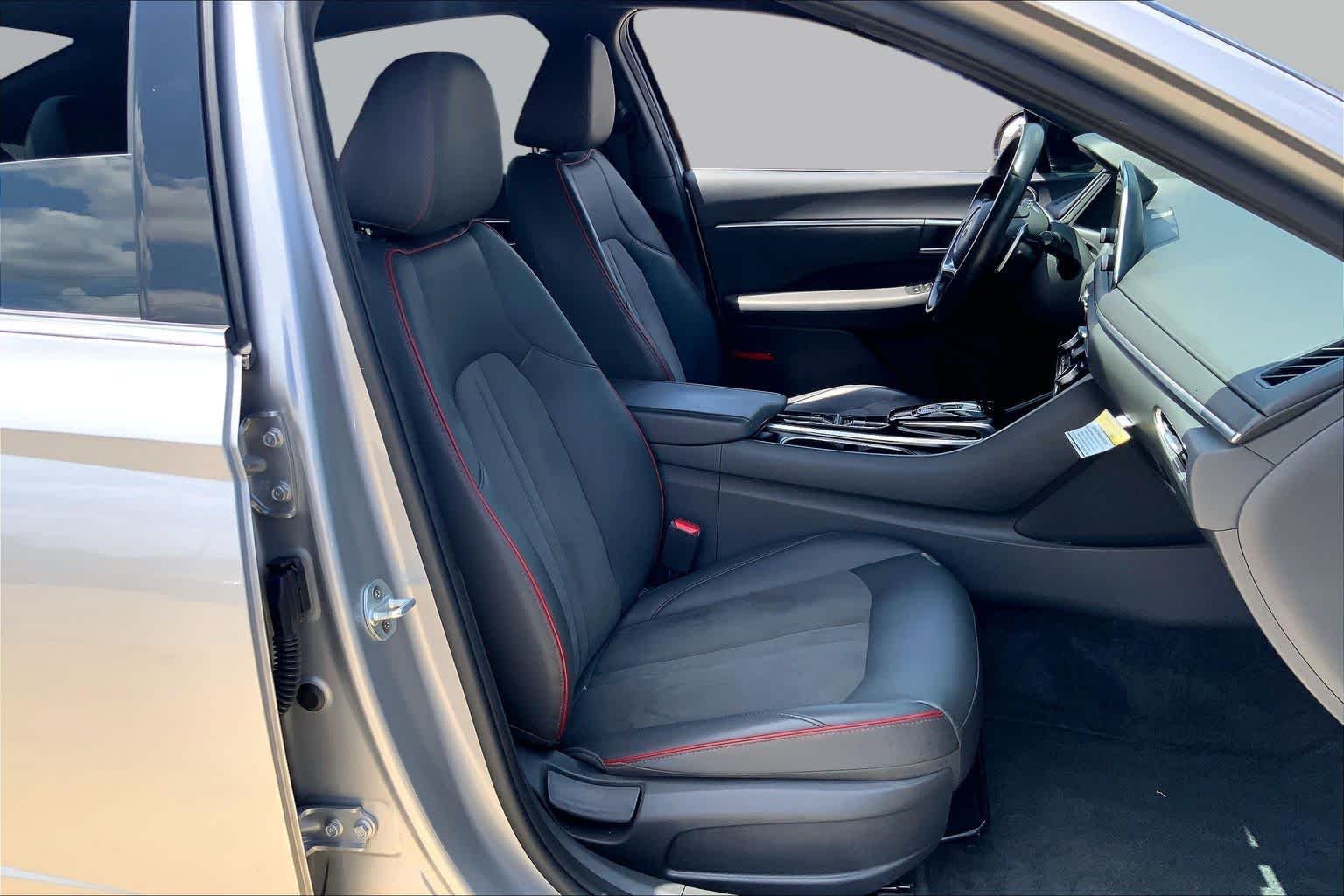 Used 2020 Shimmering Silver Pearl Hyundai SEL Plus image 8
