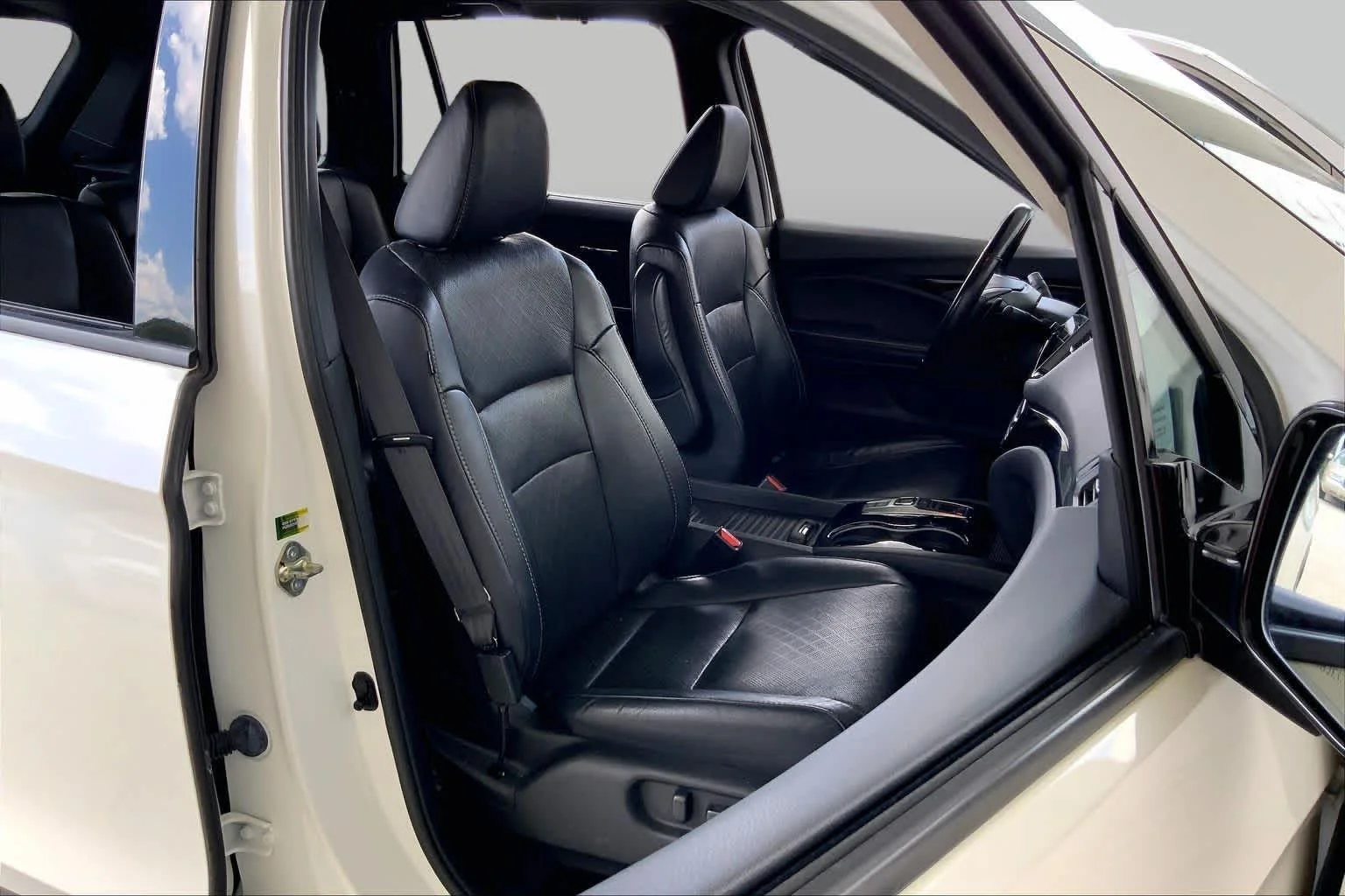 Used 2019 White Diamond Pearl Honda Elite image 9